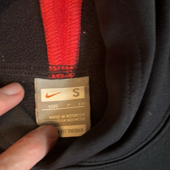 2 Nike hoodies. One says large and one small but won’t by son who is 7/8 size. - Picture 7 of 9